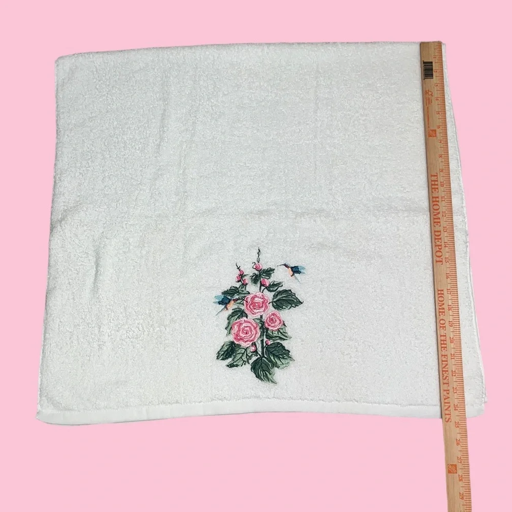 VTG Bath towel embroidered Hummingbirds Pink Roses Kathy Hatch Art ~ Taiwan NWT